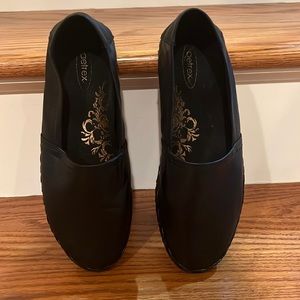 Aetrex size 7 Kylie flat.  Black leather, worn once, too small for me.